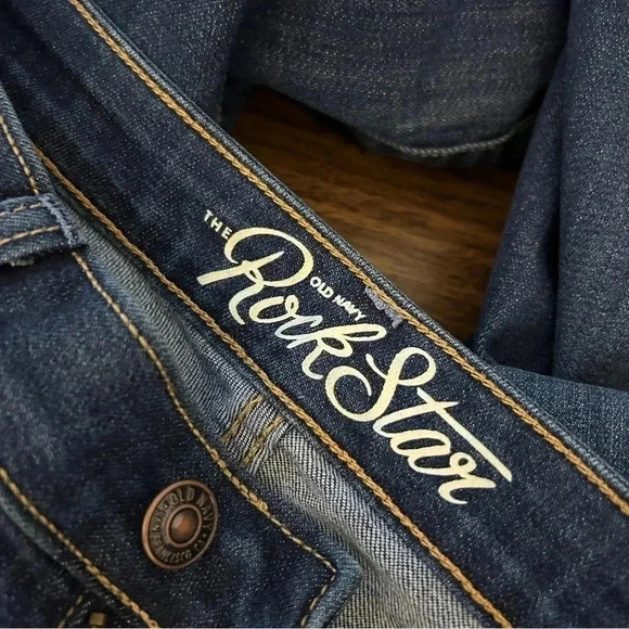 Old Navy Rockstar Super Skinny Jeans  8 - Picture 6 of 13